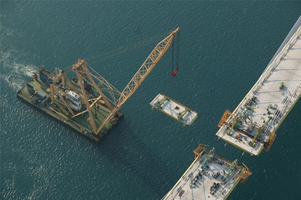 Bauphase der Rio-Antirrio-Brücke